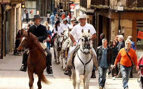 Los caballos fueron los protagonistas de la fiesta de clausura de la Feria de Errenteria.