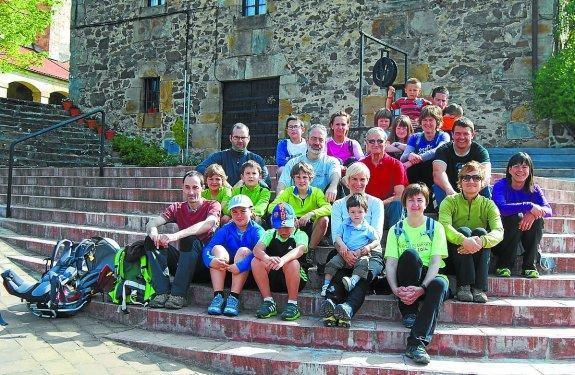 Haur, gaztetxo eta gurasoak txangoan aterako dira jaietan. 