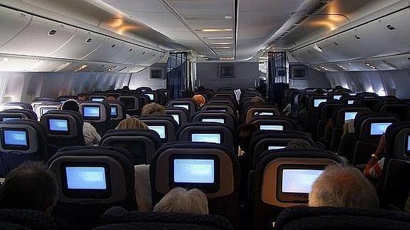 Diez situaciones embarazosas a bordo de un avión
