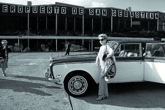 Lana Turner a su llegada en 1994, año en el que recibió el Premio Donostia del Festival de Cine. 