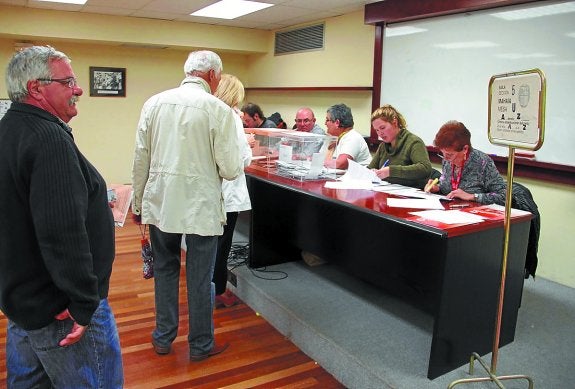 El pasado domingo el vecindario se acercó en mayor número que en la edición de 2011 a votar.