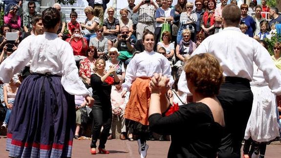 Espectáculo fusión entre flamenco y bailes vascos. 