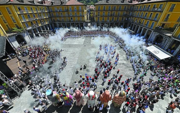 Vista desde el Topic. Imagen de la descarga general de las quince compañías de escopeteros del mediodía. 