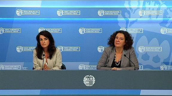 Aintzane Ezenarro y Monika Hernando.