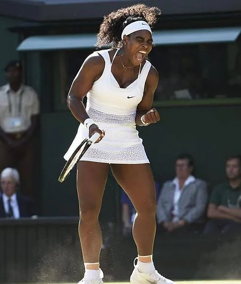 Serena Williams ha celebra uno de los tantos que ha logrado ante Maria Sharapova.