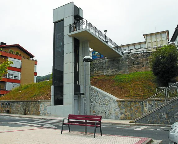 El nuevo ascensor, situado entre Juanastegi y San Ignacio. 