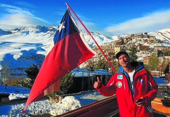 Optimista. Iker Fernández, en el centro de esquí de Farellones, en Santiago de Chile.