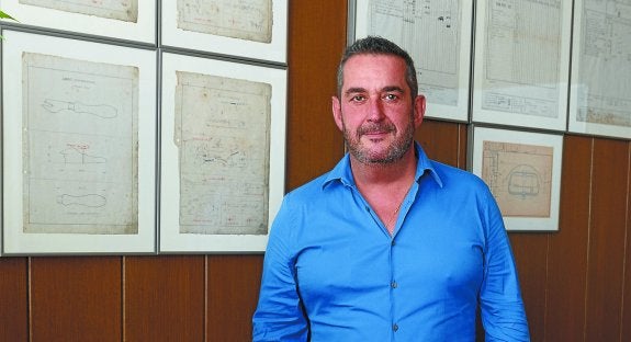 Santiago Olañeta se encuentra al frente de Boj, una empresa centenaria que siempre ha estado ligada a Eibar.