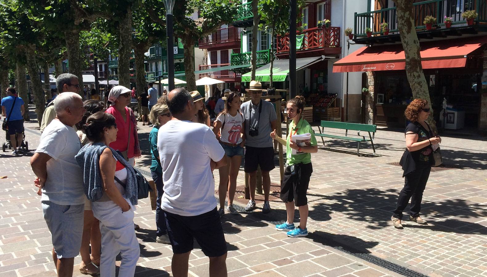 Turistas en Hondarribia. 