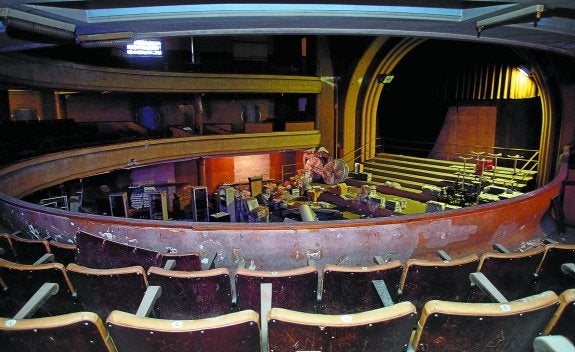 El patio de butacas y el escenario del Bellas Artes, en su estado actual. 