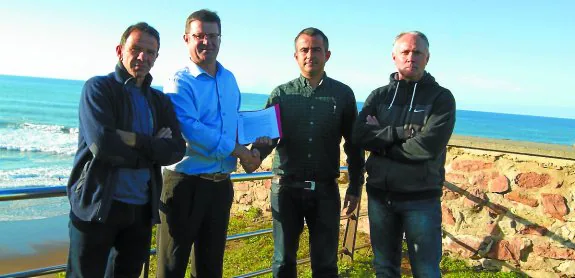 Bosco Garitano, Jon Zeberio y los entrenadores del primer equipo masculino y femenino. 