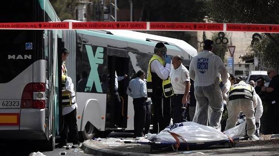 El ataque cometido por dos palestinos en un autobús
