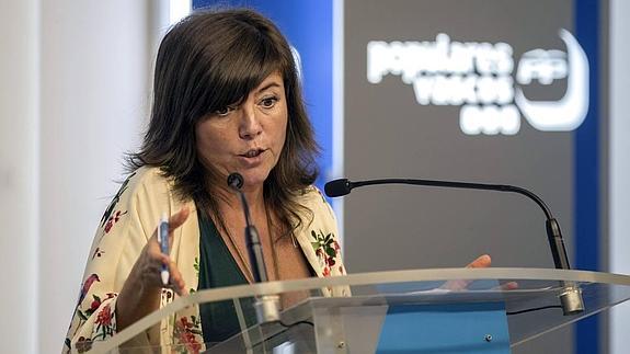 La secretaria general del PP vasco, Nerea Llanos, en la rueda de prensa.