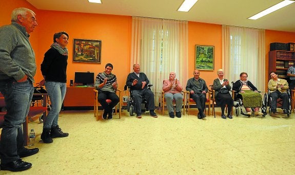 Hubo momentos en los que el público también se arrancó a cantar canciones de su juventud.