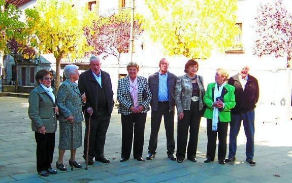Algunos de los homenajeados en la Plaza Zaharra. 