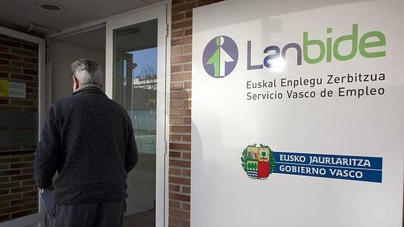 País Vasco y Comunidad Valenciana, únicas autonomías en las que baja el paro en octubre