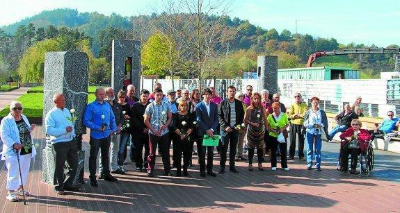 Homenaje. Los asistentes guardaron 15 minutos de silencio en homenaje a las víctimas. 