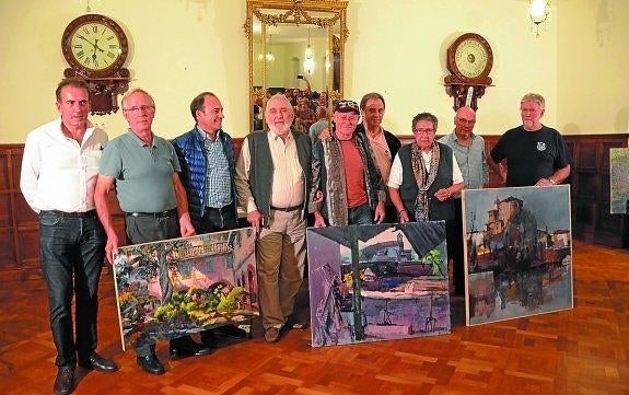 Los tres premiados del concurso y los miembros del jurado en El Casino. 