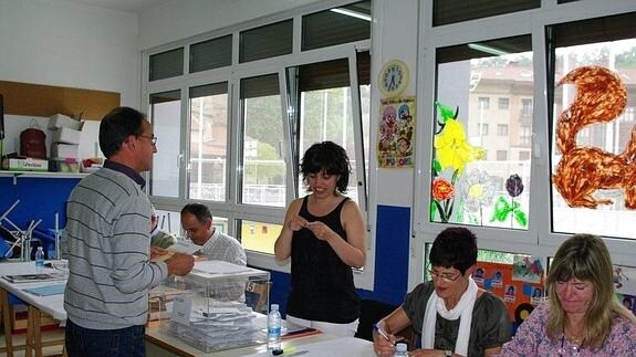 Una mesa electoral en Lazkao