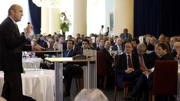 De Guindos ha intervenido en Bilbao en una conferencia organizada por Deusto Business Alumni