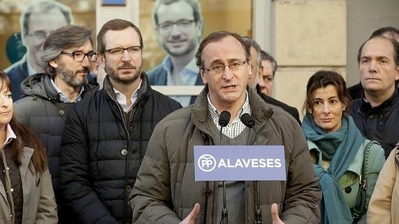 Alfonso Alonso interviene en el mitin de Vitoria