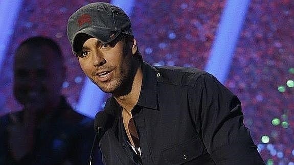 Azotar con un pez venenoso a quien organice un concierto de Enrique Iglesias