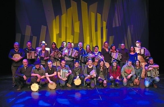 Homenajeados y participantes en Lesaka. 