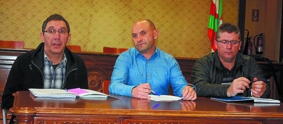 Arregi, Intxauspe y Leonet en la rueda de prensa de ayer. 