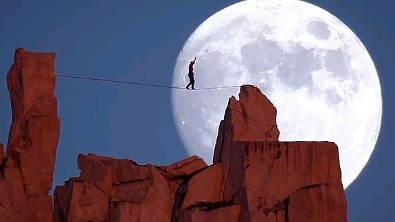 'High and Mighty' film labur ikusgarriaren irudia. 