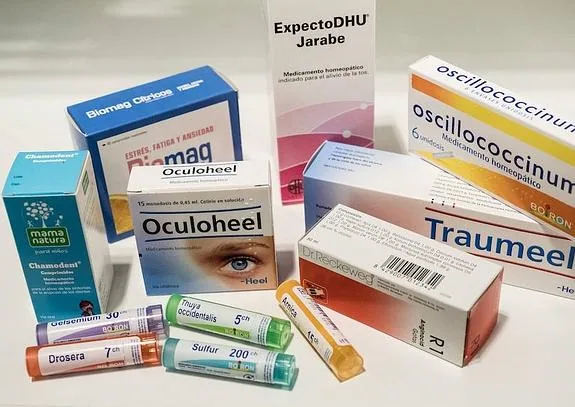 En farmacia. Algunos de los medicamentos homeopáticos más populares que se venden en las farmacias.
