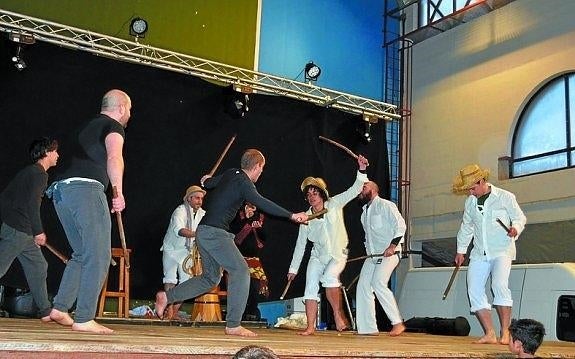 Mus txapelketako lehen sailkatuak eta kapoeira erakustaldia. 