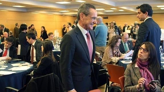 El consejero Ángel Toña, en la jornada de trabajo con más de un centenar de agentes públicos y privados relacionados con el empleo en Euskadi