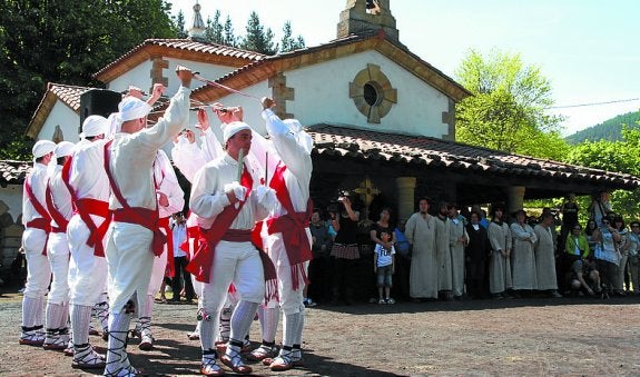 Novedad. Este año la Ezpata Dantza de Mirandaola será mixta. 