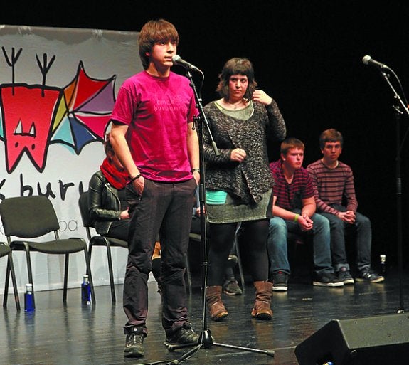 Coliseo Antzokian jokatu zen eskolarteko finala.