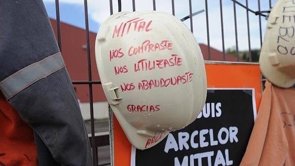 Prosiguen las protestas en el exterior de la planta de Arcelor en Zumarraga.