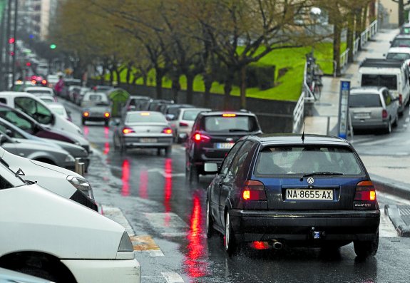 La calle Virgen del Carmen, bajo cuyo asfalto se tenderán 311 metros de nuevo colector.