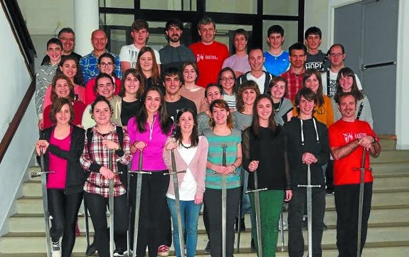 Baionako entseguetako batean, Sahatsa taldeko kideak. 