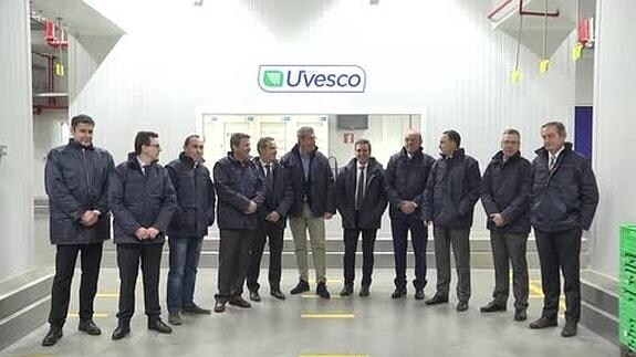 Representantes institucionales y económicos han acudido al acto de inauguración de la nueva planta de Uvesco en Irun...