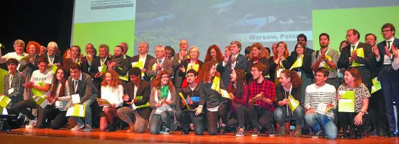 Participantes de la conferencia europea, entre ellos, los legazpiarras Ane Leizeaga y Aitor Martínez.  