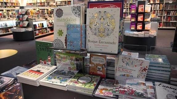 Libros para colorear en Fnac Donostia. 