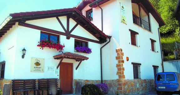 Edificio del Museo de las Abejas de Urretxu, donde el acusado robó las reinas. 