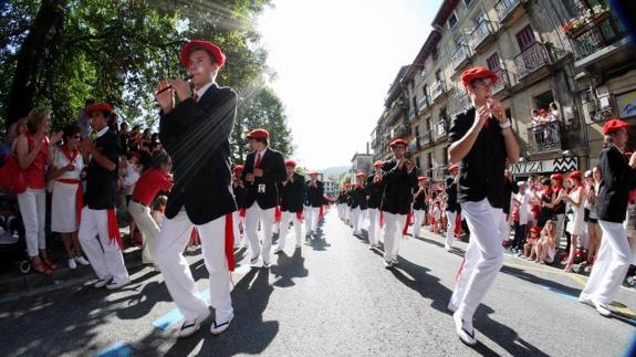 Ambiente y color en el Alarde público