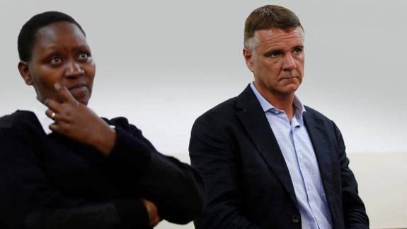 El exvicepresidente de Euskaltel Richard Alden, durante su primera comparecencia en el juzgado de Nairobi.