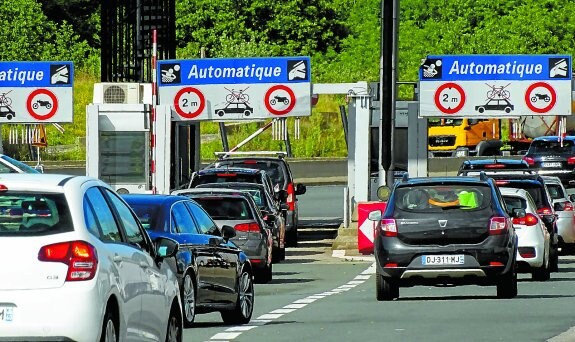 Durante la operación salida que hoy comienza se habilitarán más cabinas de peaje para evitar retenciones en la autopista francesa. 