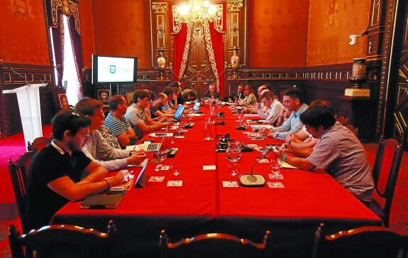 Miembros de la asamblea del Consorcio de Residuos, en su última reunión celebrada en la Diputación el pasado 21 de junio.
