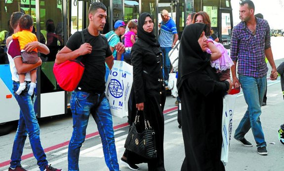 Llegada ayer de los refugiados al aeropuerto de Barajas. 