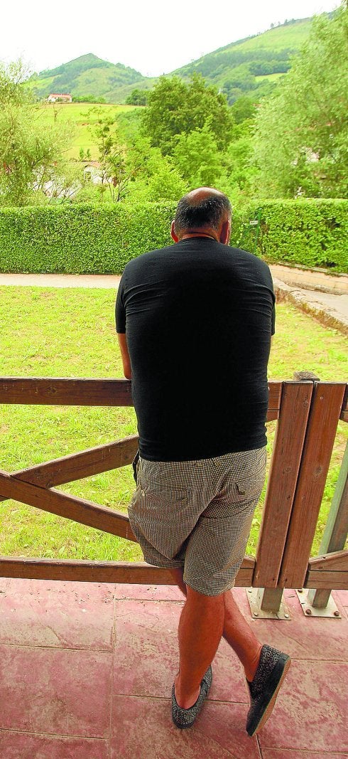 Josu disfruta de la naturaleza. 