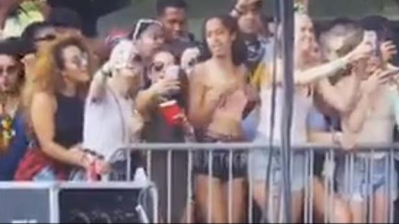 Malia Obama baila 'twerking' con sus amigas en el Festival Lollapalooza. 