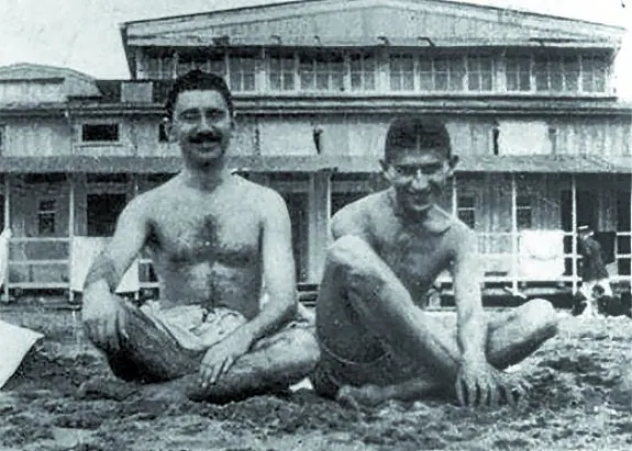 Max Brod y Franz Kafka, durante un día de playa. 