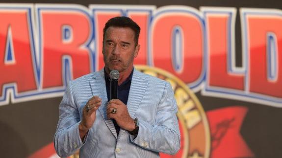 Schwarzenegger rejuvenece su cara